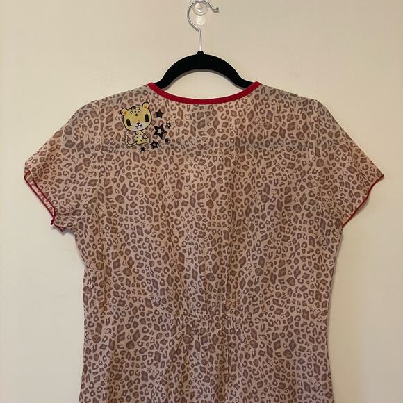 Tokidoki by Koi XS short sleeve scrub top cheetah animal print graphic cotton - Picture 6 of 7